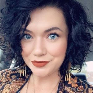 Meet your Posher, Mikalah